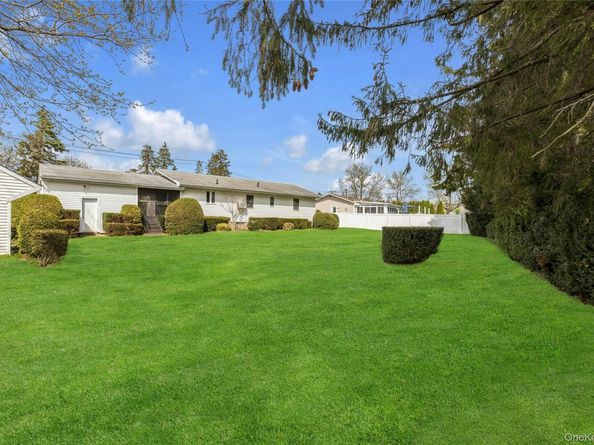 4 Carino Drive, Hicksville NY 11801