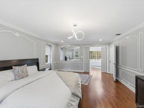 7 Stepping Stone Crescent, Dix Hills NY 11746