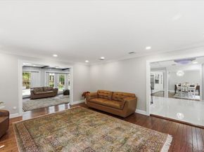 7 Stepping Stone Crescent, Dix Hills NY 11746