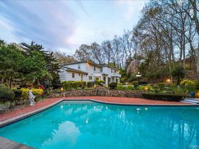 7 Stepping Stone Crescent, Dix Hills NY 11746