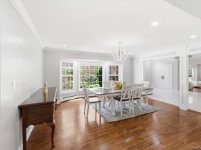 7 Stepping Stone Crescent, Dix Hills NY 11746