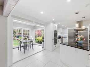 7 Stepping Stone Crescent, Dix Hills NY 11746