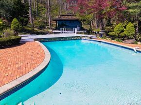 7 Stepping Stone Crescent, Dix Hills NY 11746
