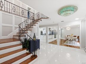 7 Stepping Stone Crescent, Dix Hills NY 11746