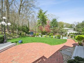 7 Stepping Stone Crescent, Dix Hills NY 11746