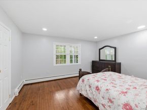 7 Stepping Stone Crescent, Dix Hills NY 11746