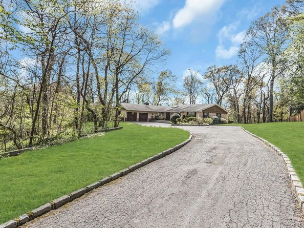 16 Buckingham Drive, Dix Hills NY 11746