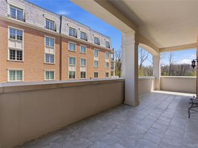 5000 Royal Court 5014, North Hills NY 11040