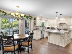 16 Cabriolet Lane, Melville NY 11747