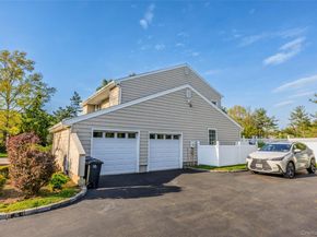 16 Cabriolet Lane, Melville NY 11747