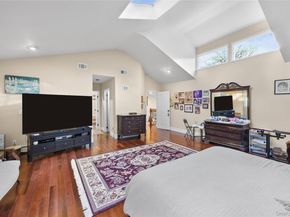 16 Cabriolet Lane, Melville NY 11747