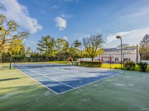 16 Cabriolet Lane, Melville NY 11747