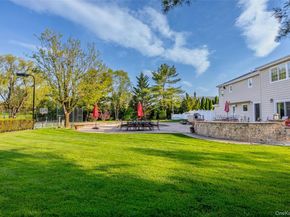 16 Cabriolet Lane, Melville NY 11747