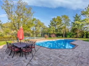 16 Cabriolet Lane, Melville NY 11747