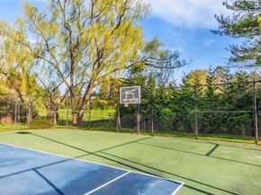 16 Cabriolet Lane, Melville NY 11747
