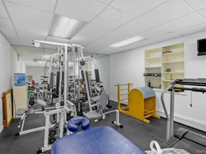 16 Cabriolet Lane, Melville NY 11747