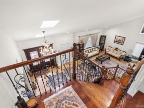 16 Cabriolet Lane, Melville NY 11747