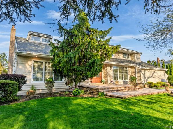 16 Cabriolet Lane, Melville NY 11747