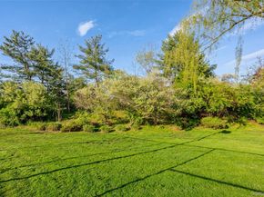 16 Cabriolet Lane, Melville NY 11747