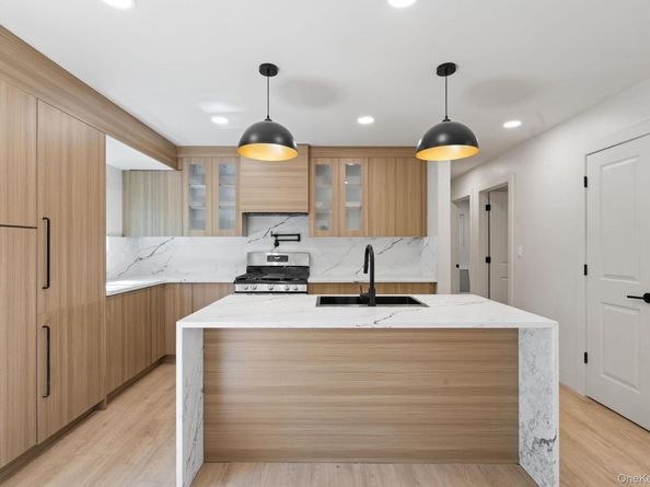 14 Ellen Place, Kings Park NY 11754