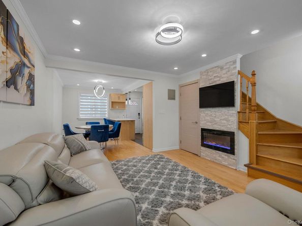 67-45 Bell Boulevard Duplex, Oakland Gardens NY 11364