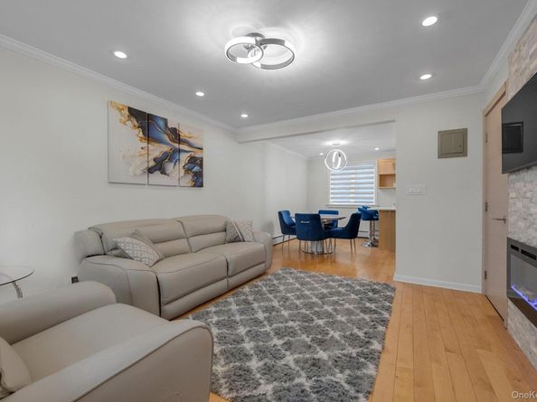 67-45 Bell Boulevard Duplex, Oakland Gardens NY 11364