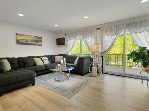 18 Scenic Circle 18, Croton-on-Hudson NY 10520