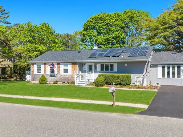 729 Ent Avenue, Westhampton NY 11978
