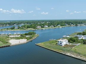 7 Convent Lane, Center Moriches NY 11934