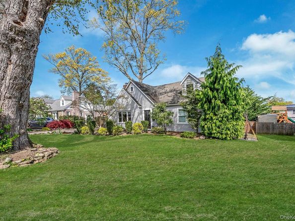 16 Glen Lane, Glen Head NY 11545