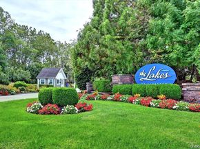113 Erin Lane, East Setauket NY 11733