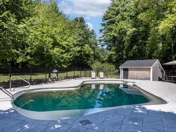 659 Front St, Marion MA 02738