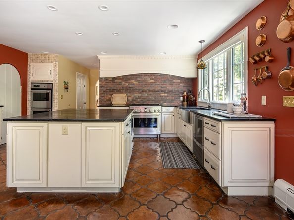 659 Front St, Marion MA 02738