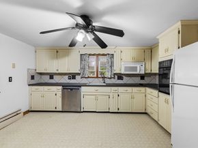 8 North St, Bridgewater MA 02324