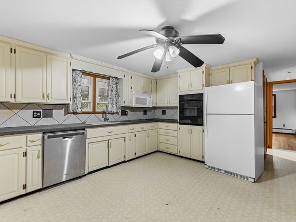 8 North St, Bridgewater MA 02324