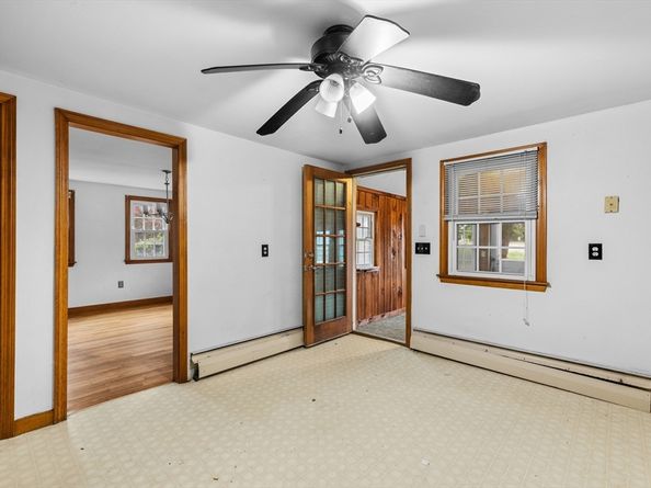 8 North St, Bridgewater MA 02324