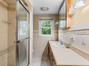 8 North St, Bridgewater MA 02324