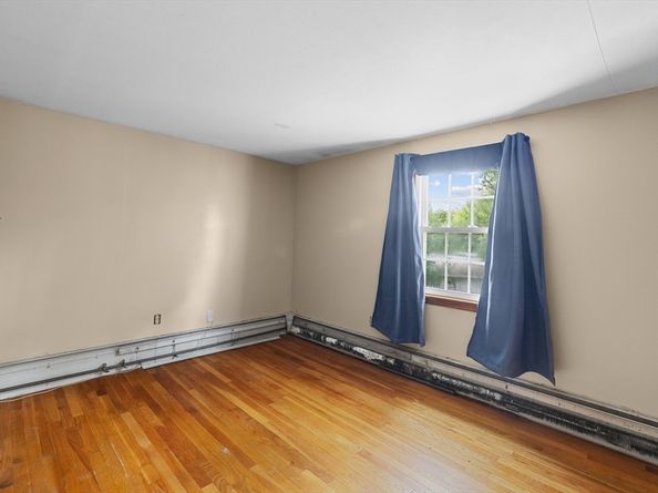 8 North St, Bridgewater MA 02324