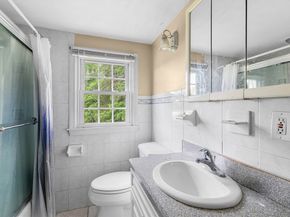 8 North St, Bridgewater MA 02324