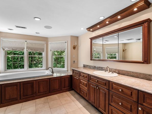 38 Lincoln Circle East, Andover MA 01810