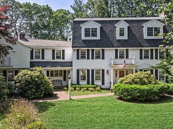 38 Lincoln Circle East
