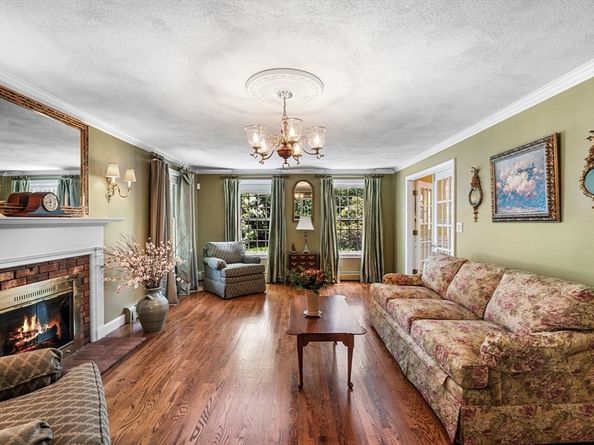 38 Lincoln Circle East, Andover MA 01810