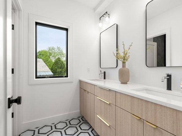 182 Hunnewell Ave, Newton MA 02458