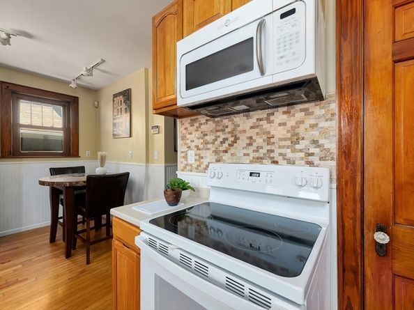 228 Lynn St, Peabody MA 01960