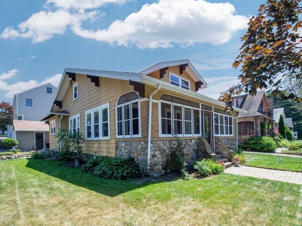 228 Lynn St, Peabody MA 01960