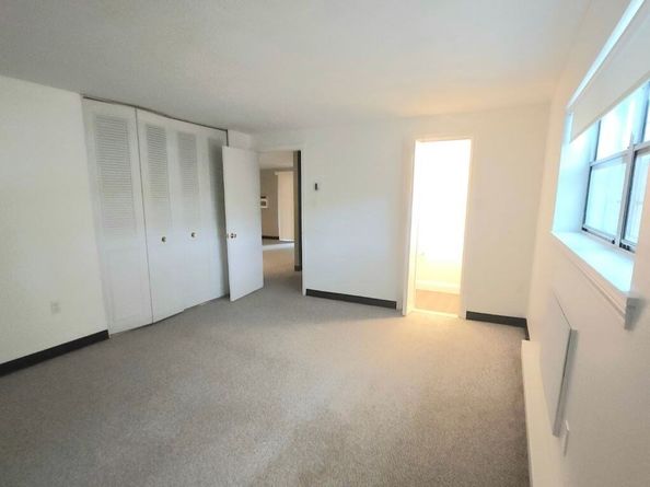 55 Greentree Ln 27, Weymouth MA 02190