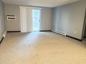 55 Greentree Ln 27, Weymouth MA 02190