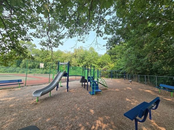 55 Greentree Ln 27, Weymouth MA 02190