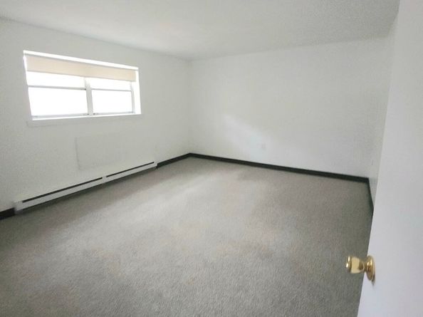 55 Greentree Ln 27, Weymouth MA 02190