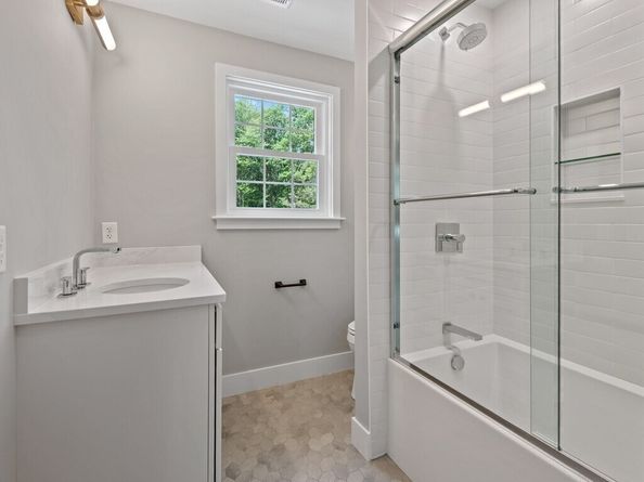 126 Old Southbridge Rd, Dudley MA 01571